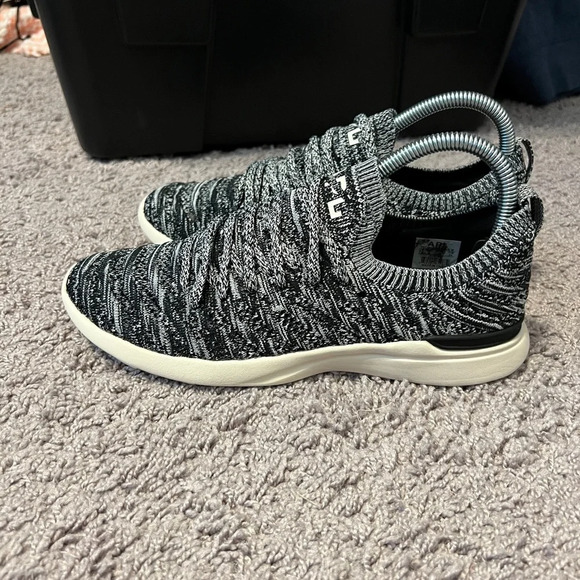 APL women’s Techloom wave running shoe size 7.5 - Picture 2 of 7